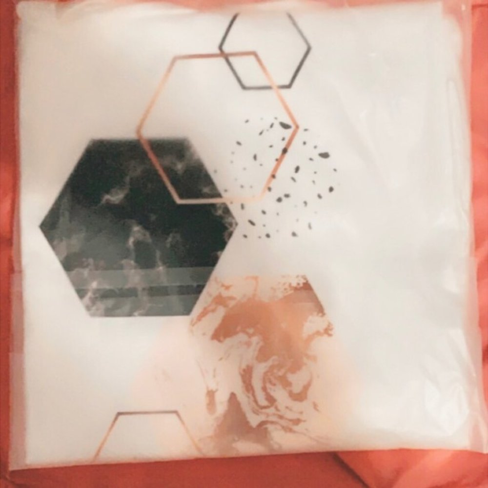 Geometric Graphic T-Shirt - Picture 2 of 3